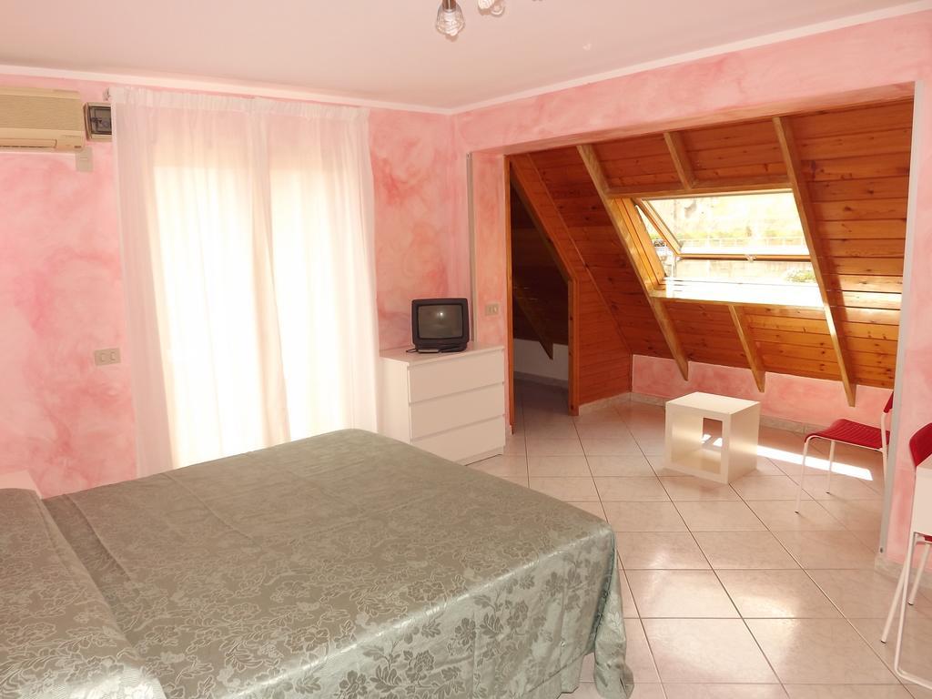 Villa Jovanna Letojanni Bilik gambar